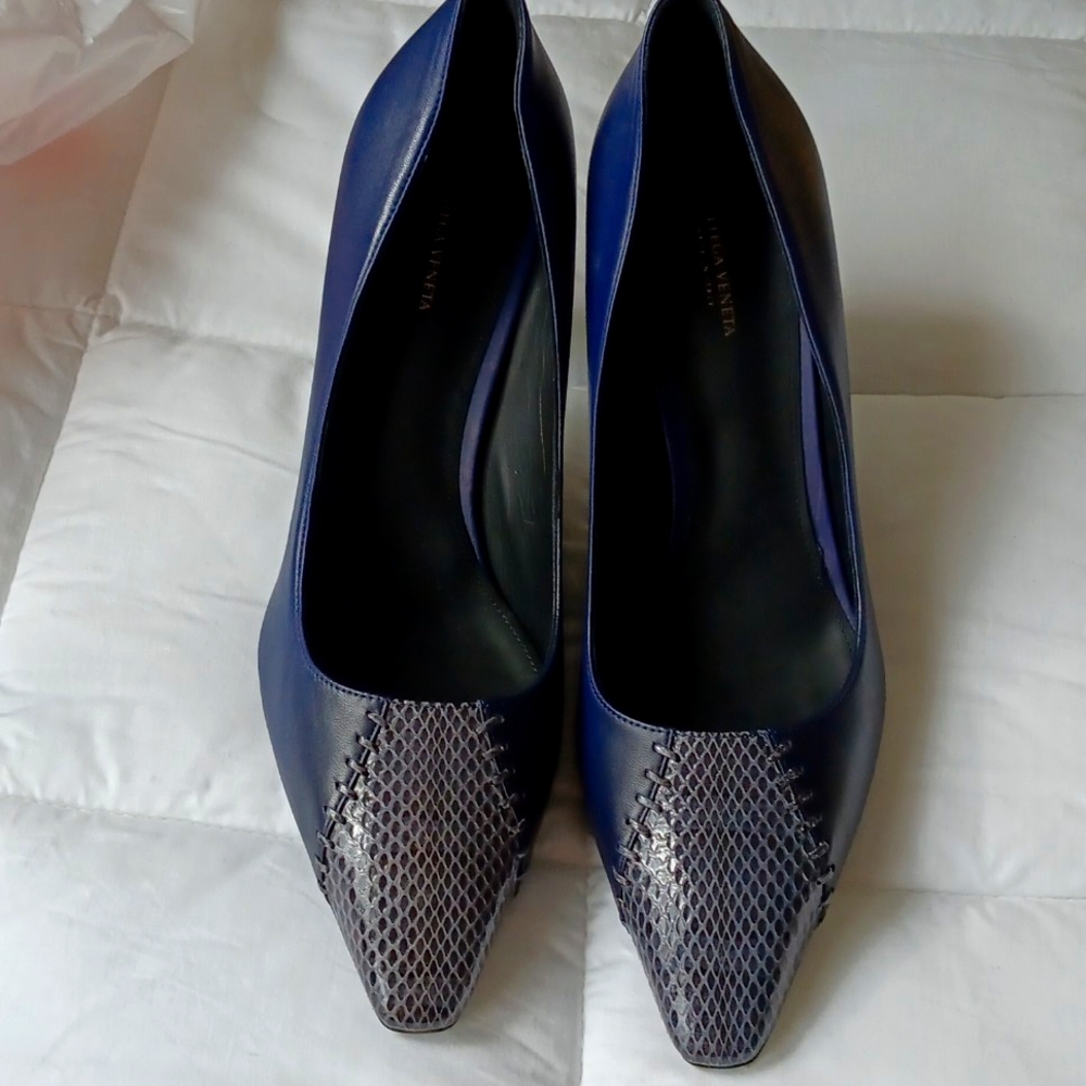BOTTEGA VENETA LEATHER PUMPS